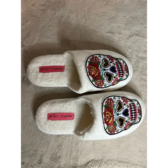 Betsey Johnson Women's Sugar Skull Embroidered Slippers Size 8 - Picture 2 of 4